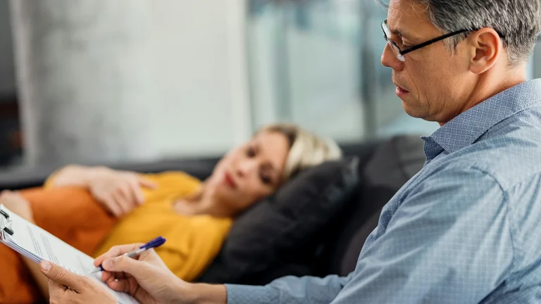 Can Therapists Prescribe Medication? Clinical Boundaries Between Psychotherapists, Psychologists, and Psychiatrists