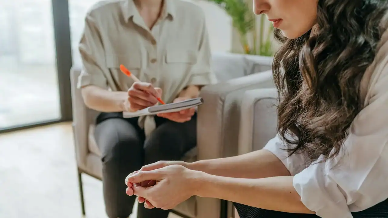 difference between therapist and psychologist