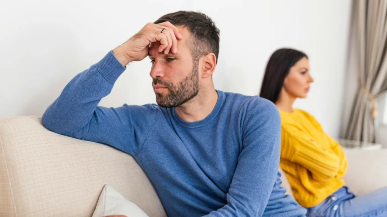 Emotionally Unavailable Man: Signs, Causes, and How to Deal With One