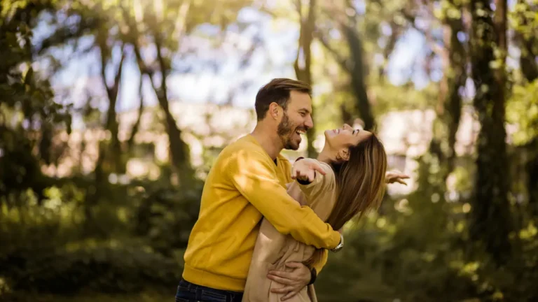 What is Romantic Attraction: A Guide to Romantic Orientation and Relationship Dynamics