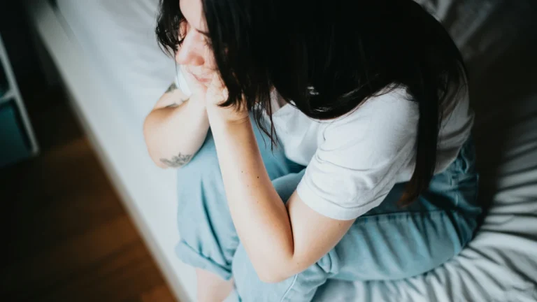 Anxious Avoidant Attachment Style: Signs, Causes, and How You Can Heal