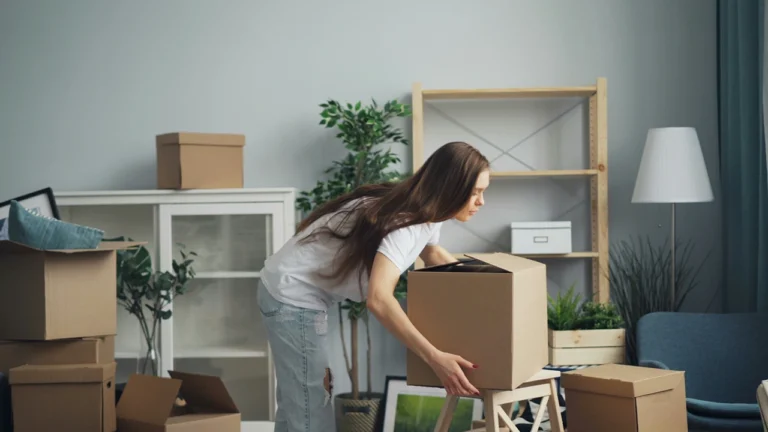 How to Cope with the Stress of Moving Away and Settle in Smoothly