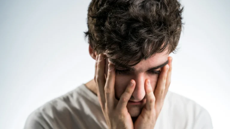 I Hate Myself: Why You Feel This Way and How to Manage Self-Hatred